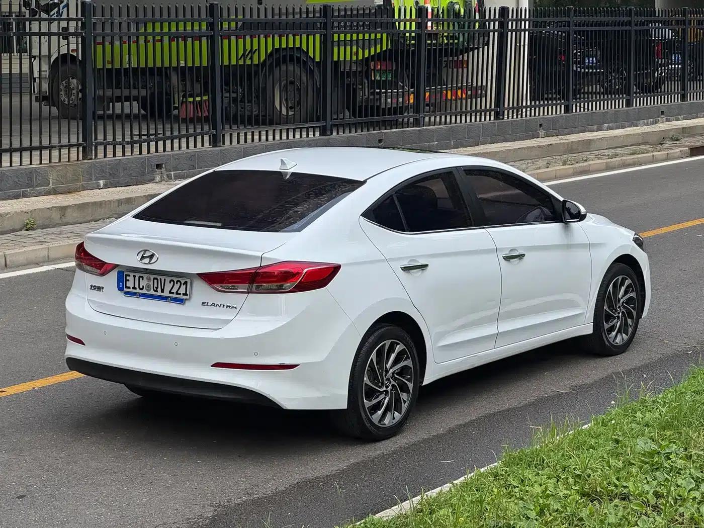 Hyundai Elantra 2020 1.5L CVT Smart Elite Edition — миниатюра 4