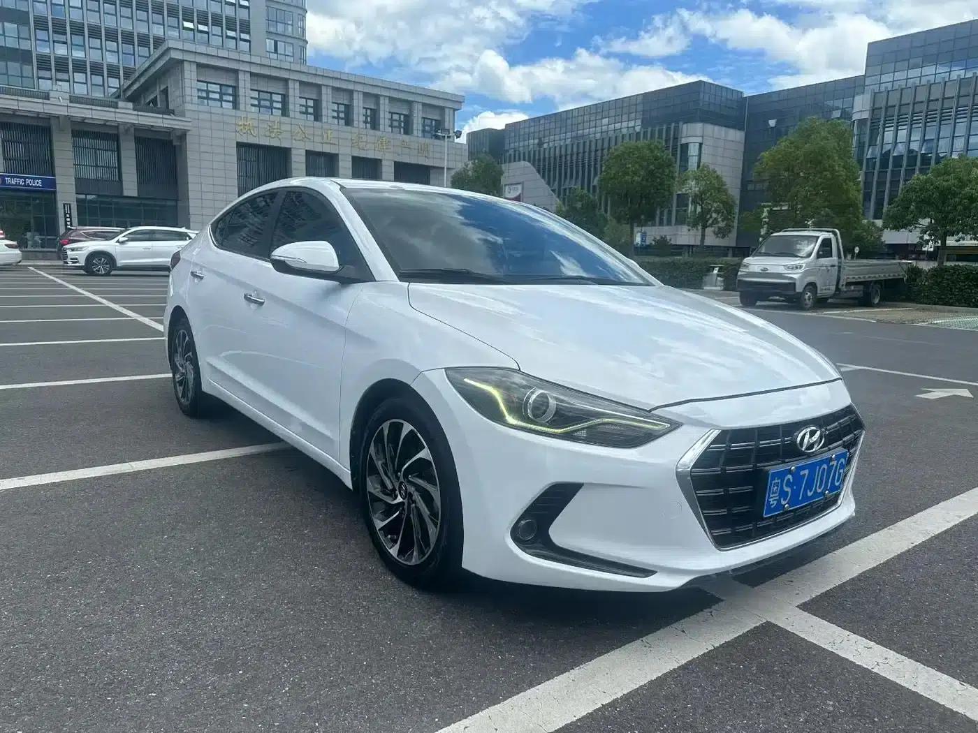 Hyundai Elantra 2019 1.4T Dual-Clutch Dynamic & Vitality Edition — миниатюра 3