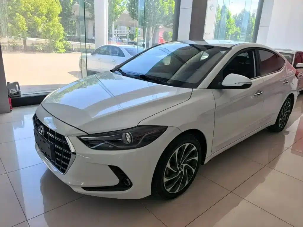 Hyundai Elantra 2019 1.4T Dual-Clutch Dynamic & Vitality Edition — миниатюра 1