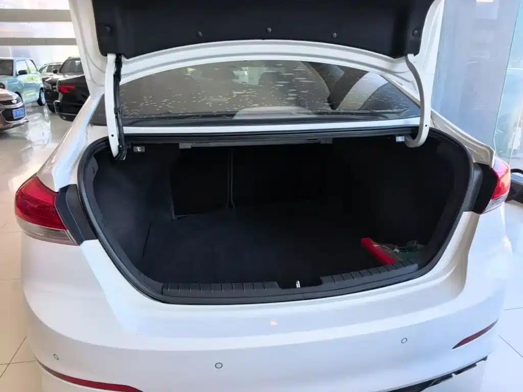 Hyundai Elantra 2019 1.4T Dual-Clutch Dynamic & Vitality Edition — миниатюра 19