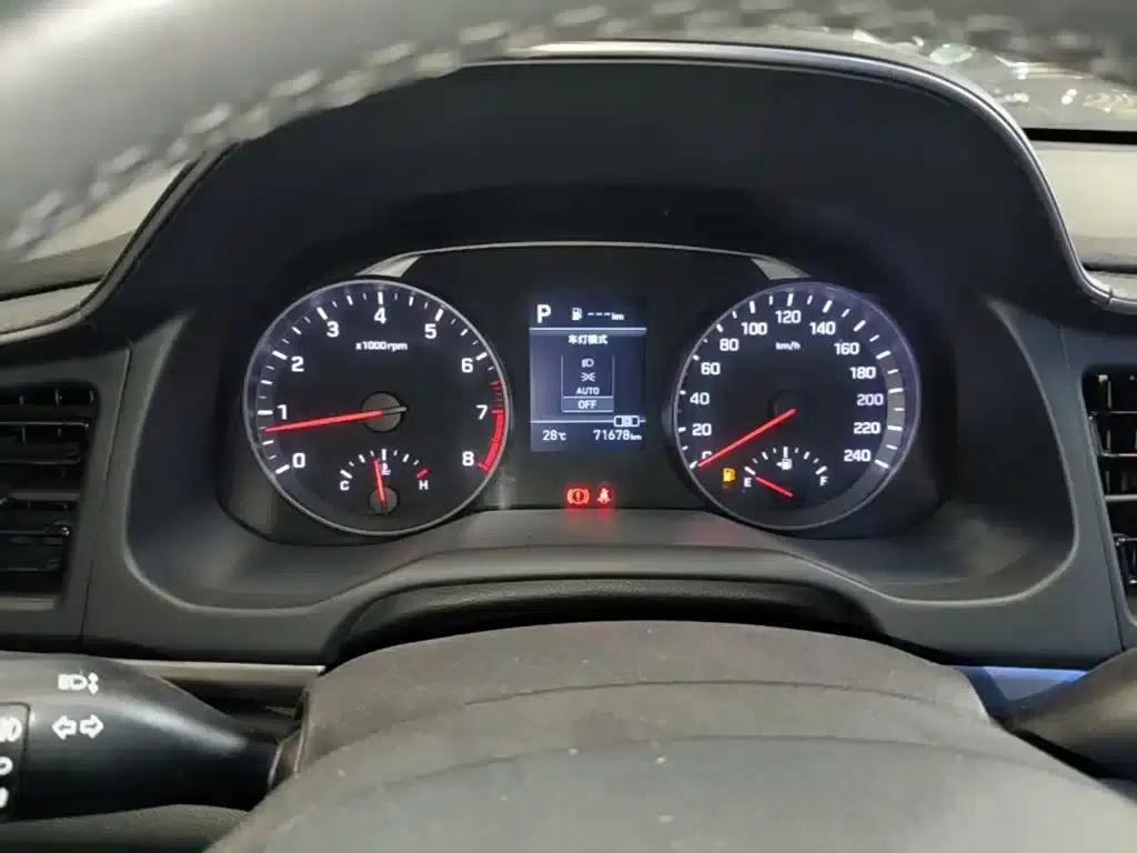 Hyundai Elantra 2019 1.5L CVT Smart Elite Edition — миниатюра 12