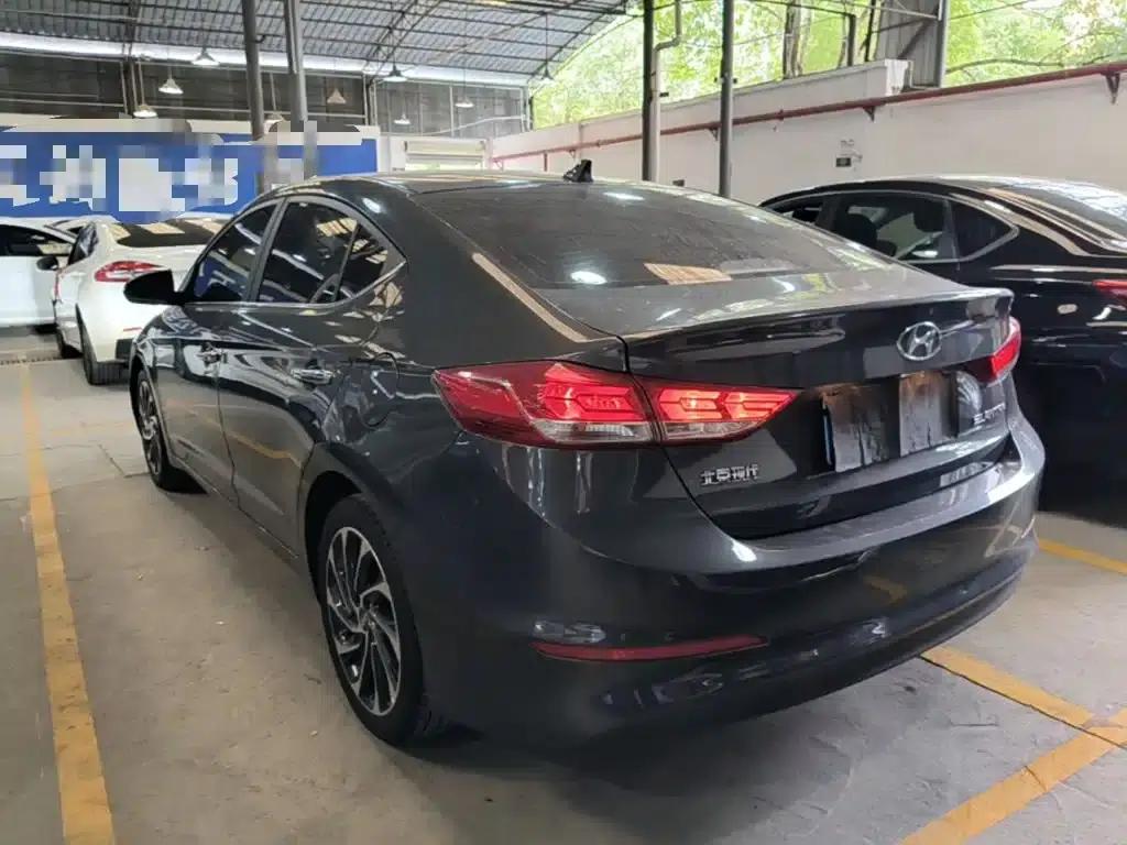 Hyundai Elantra 2019 1.5L CVT Smart Elite Edition — миниатюра 5