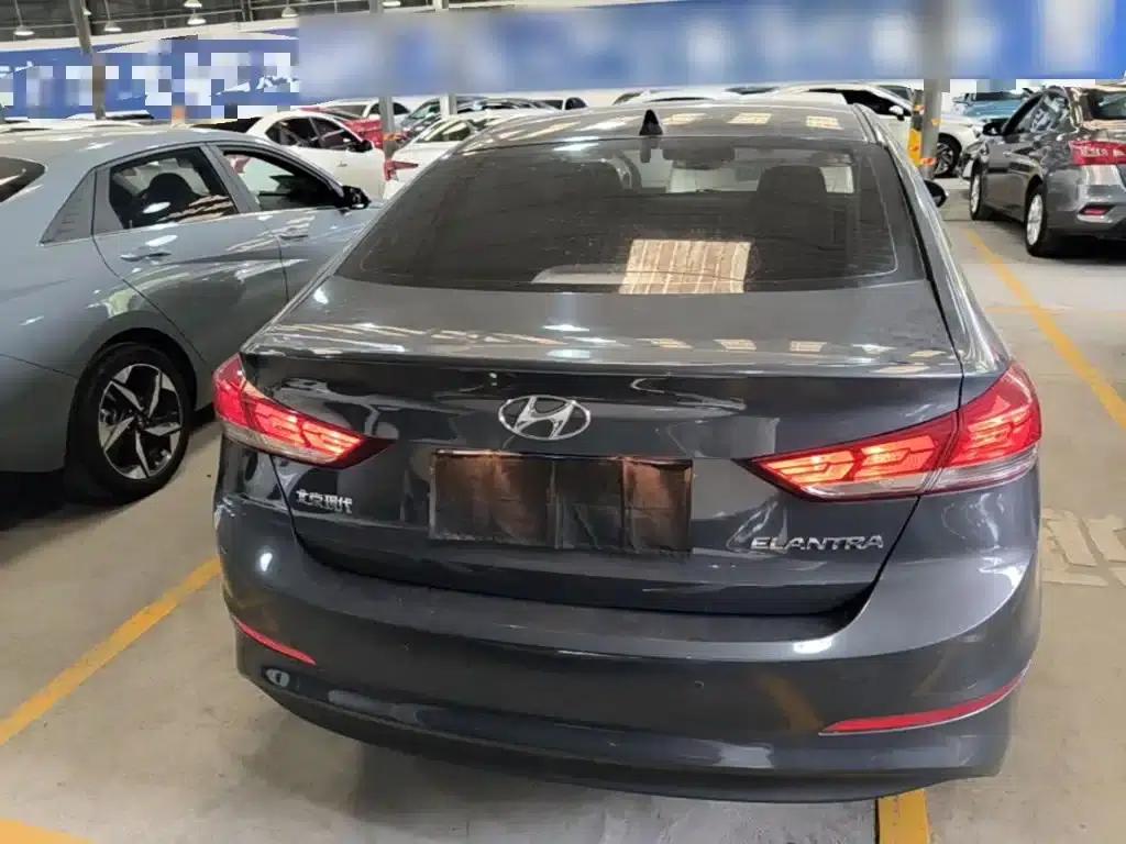 Hyundai Elantra 2019 1.5L CVT Smart Elite Edition — миниатюра 6