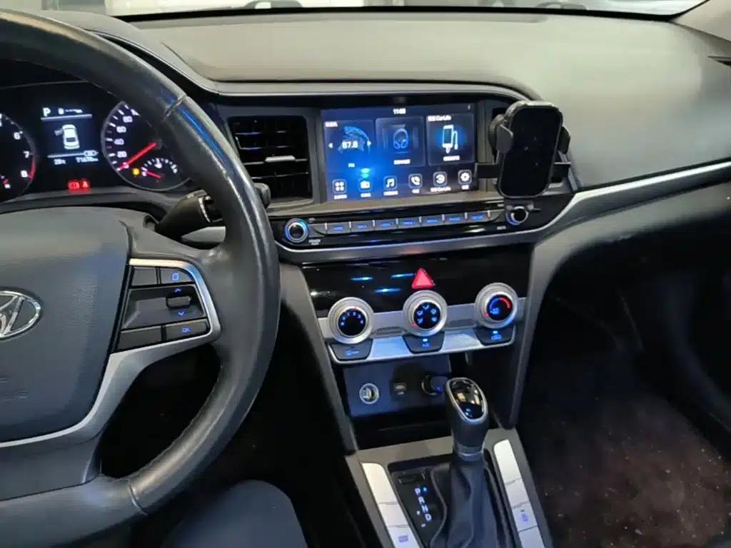 Hyundai Elantra 2019 1.5L CVT Smart Elite Edition — миниатюра 10