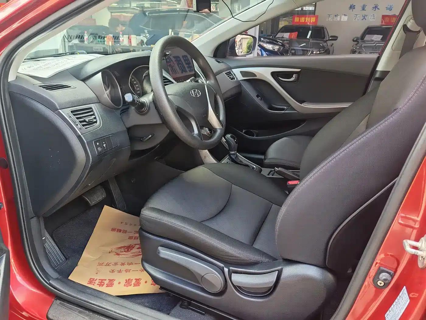 Hyundai Elantra 2015 1.6L Automatic Fashion Edition — миниатюра 4