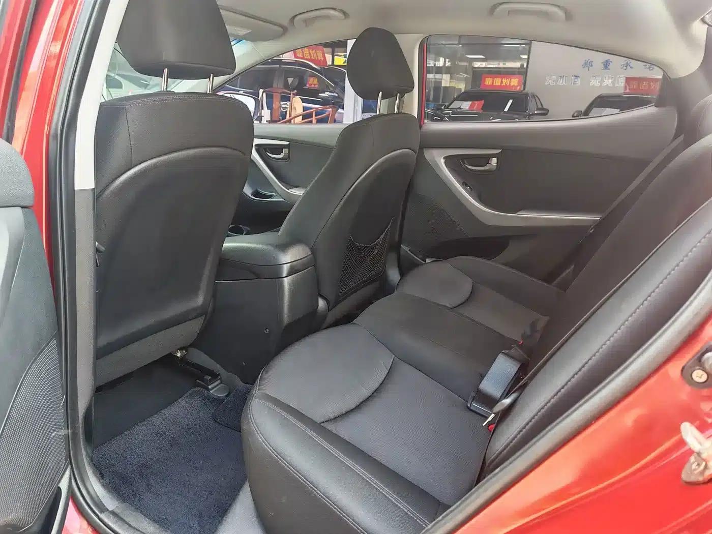 Hyundai Elantra 2015 1.6L Automatic Fashion Edition — миниатюра 6