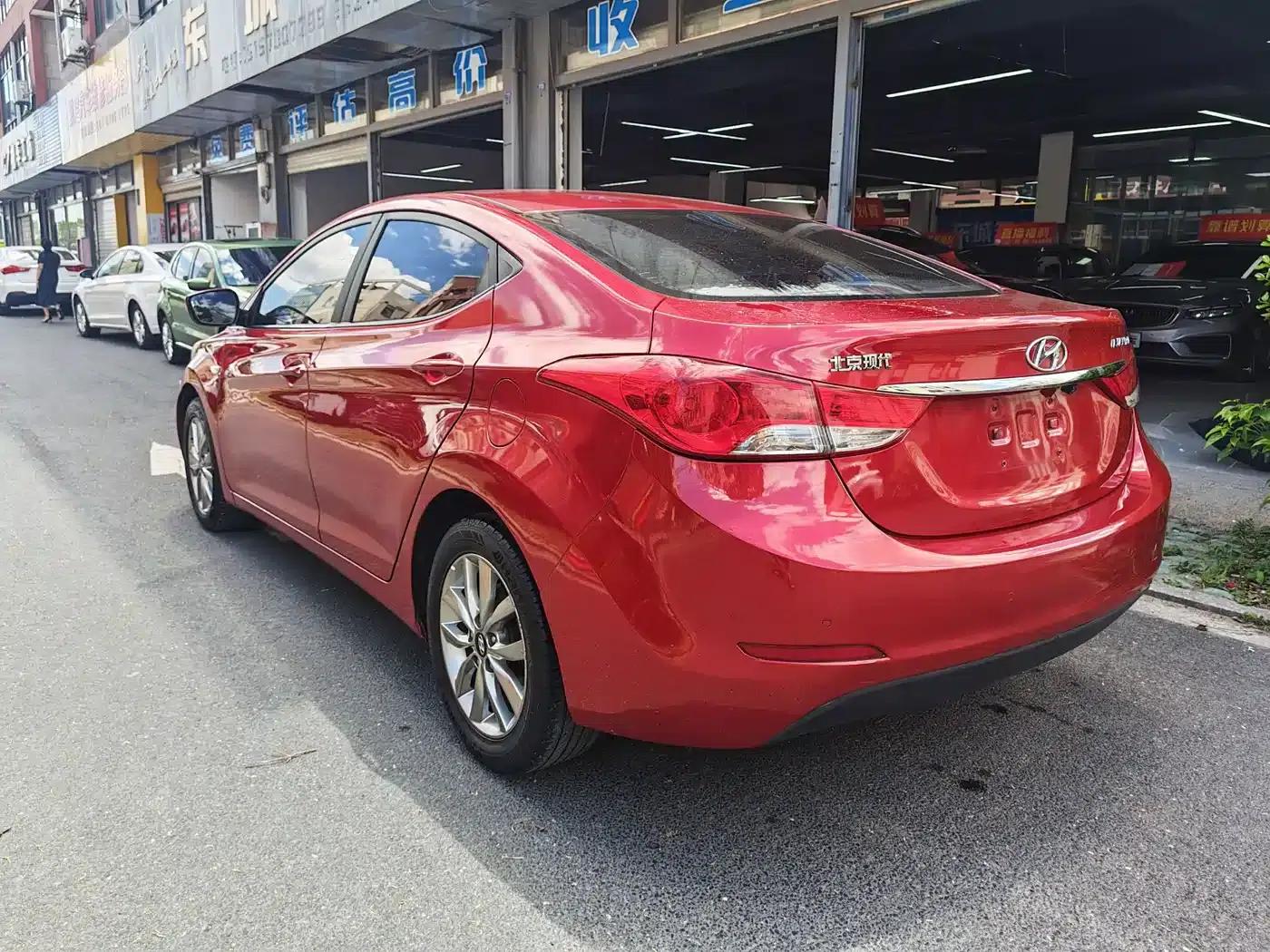 Hyundai Elantra 2015 1.6L Automatic Fashion Edition — миниатюра 8