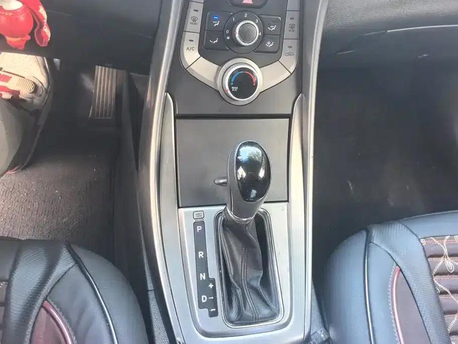 Hyundai Elantra 2012 1.6L Automatic Fashion Edition — миниатюра 16