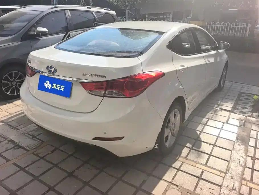 Hyundai Elantra 2012 1.6L Automatic Fashion Edition — миниатюра 3