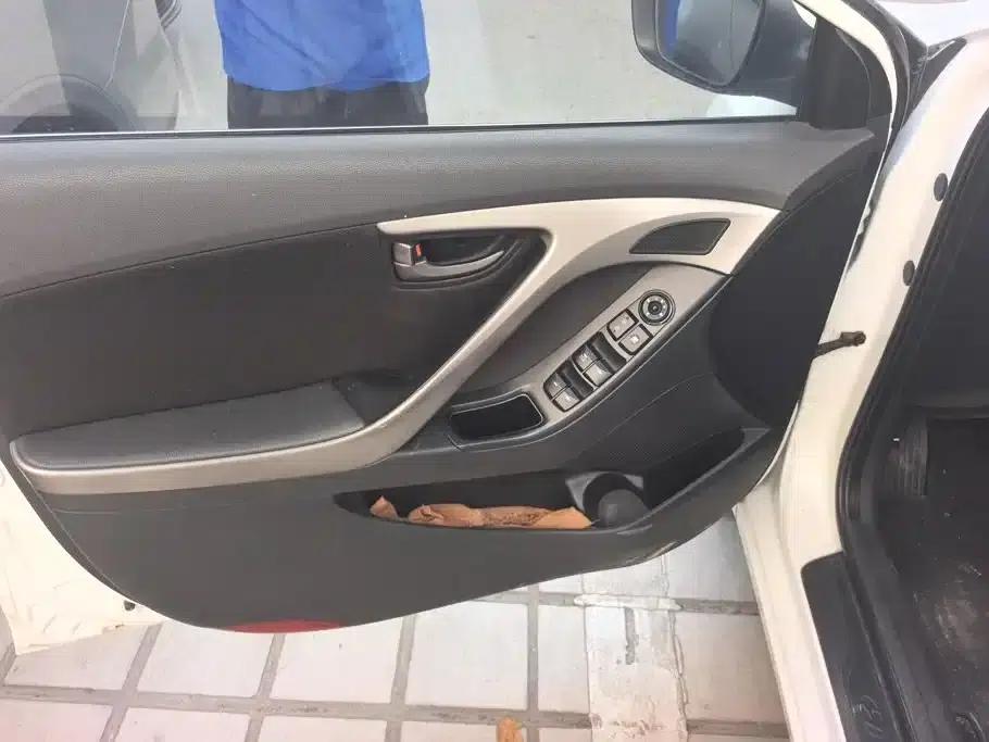 Hyundai Elantra 2012 1.6L Automatic Fashion Edition — миниатюра 7