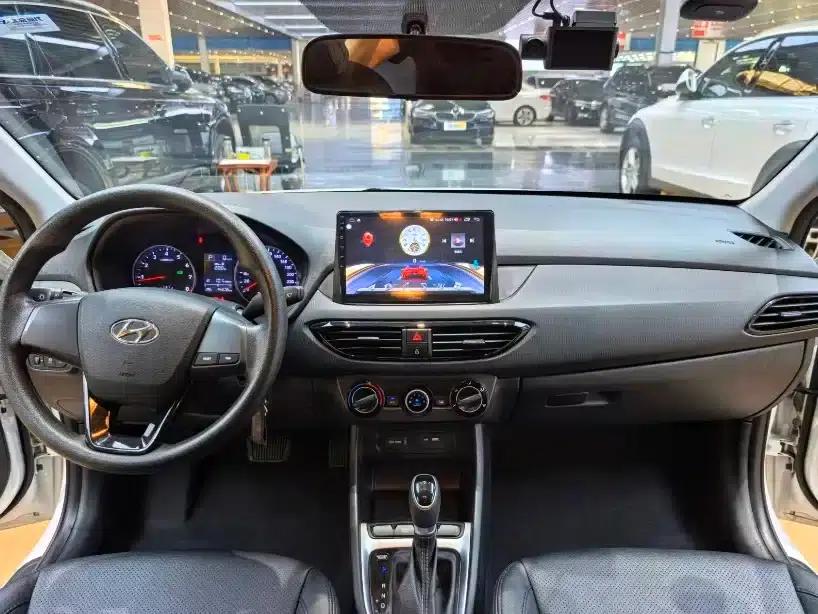 Hyundai Elantra 2020 1.6L Automatic GL Edition — миниатюра 8