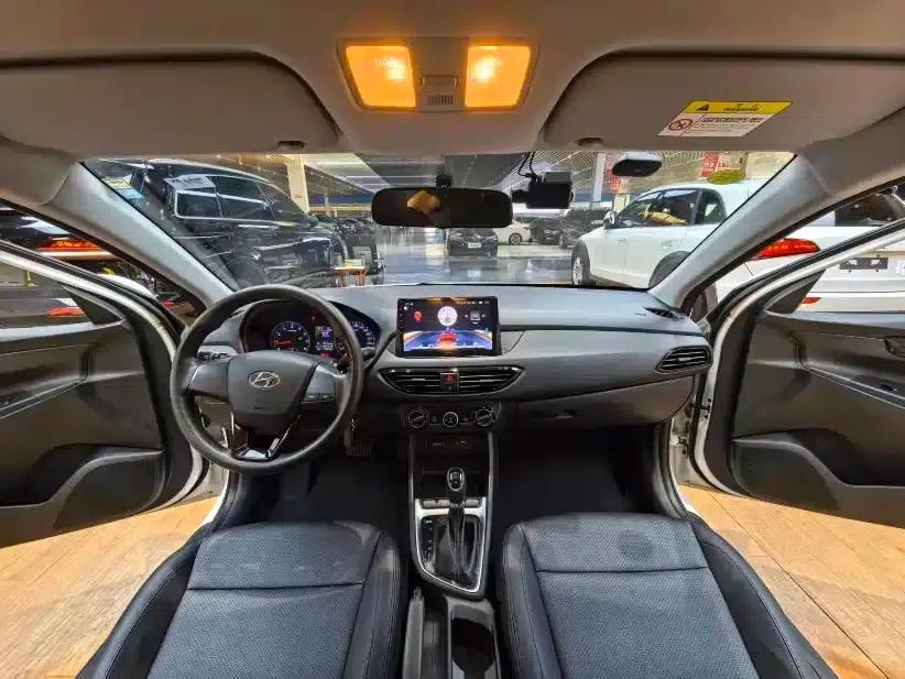 Hyundai Elantra 2020 1.6L Automatic GL Edition — миниатюра 9