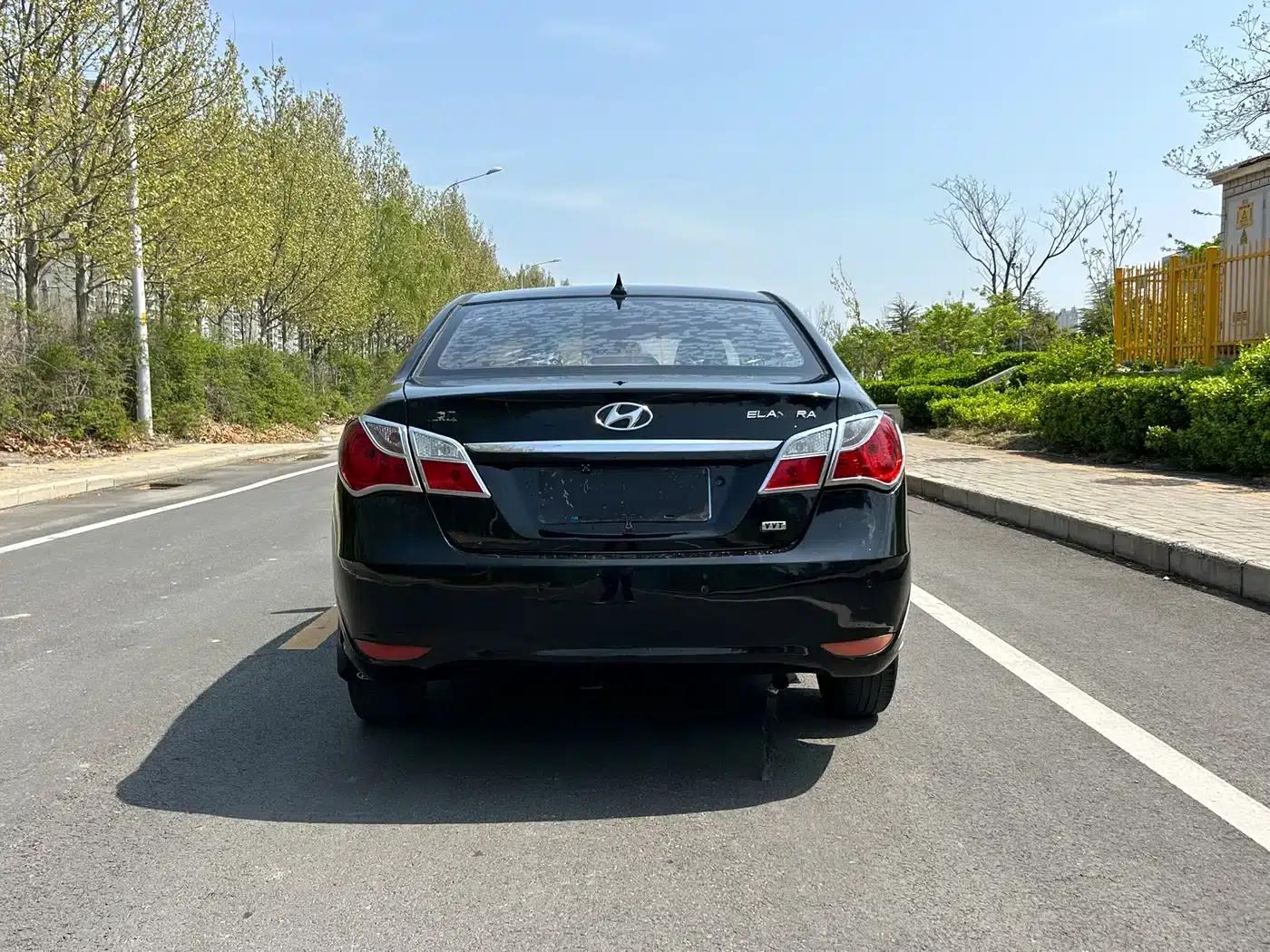 Hyundai Elantra 2011 1.6L Automatic Comfort Model — миниатюра 4