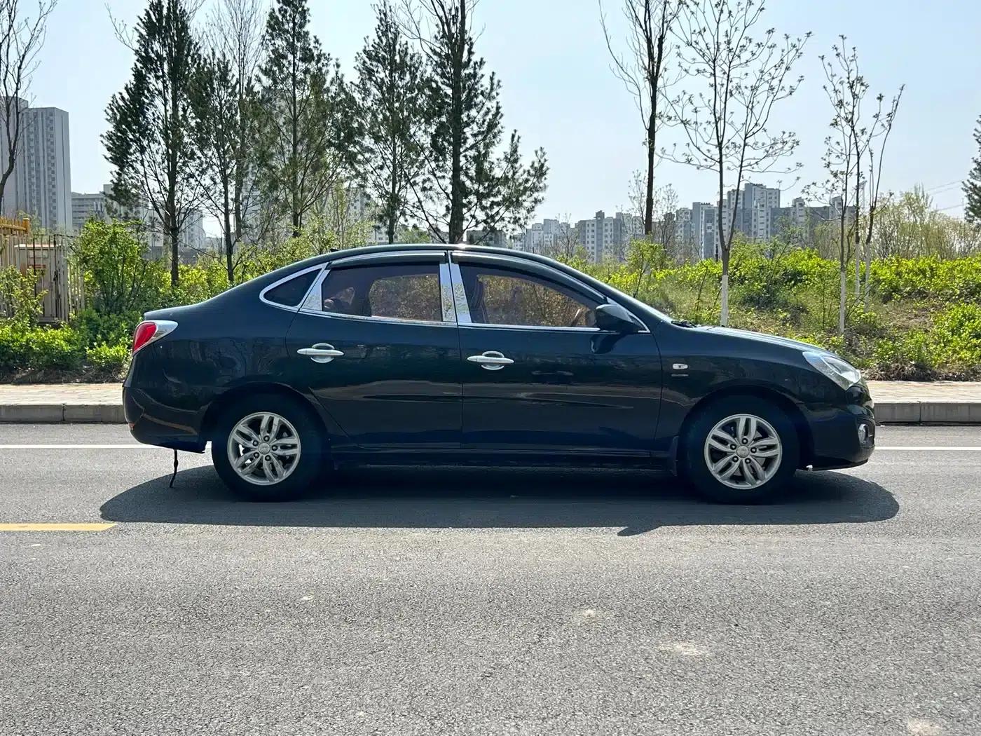 Hyundai Elantra 2011 1.6L Automatic Comfort Model — миниатюра 9