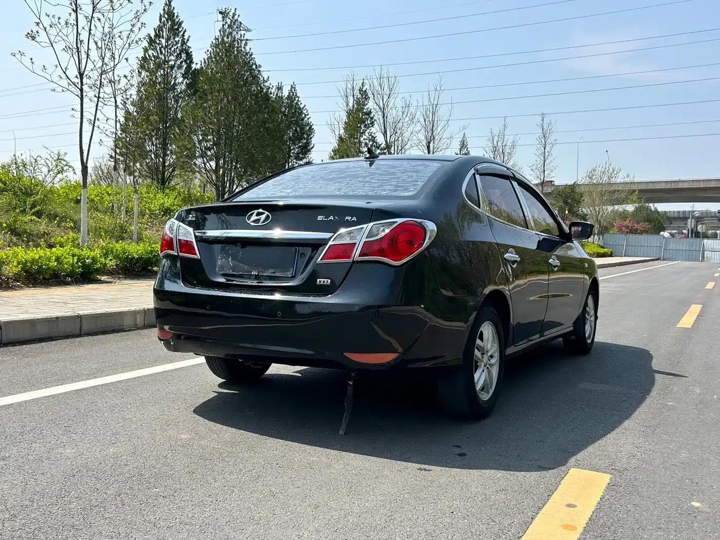 Hyundai Elantra 2011 1.6L Automatic Comfort Model — миниатюра 10