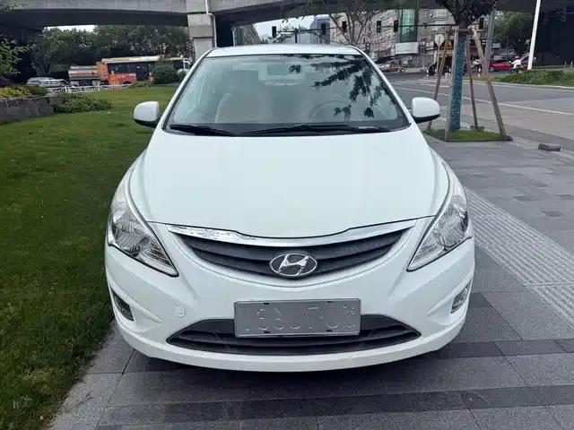 2010 Hyundai Reina Sedan 1.4L Automatic Comfort GS