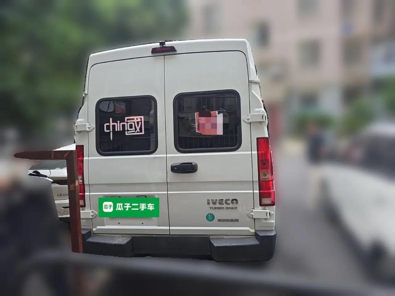 Iveco Daily Manual 6-seat 2.5T diesel — миниатюра 5