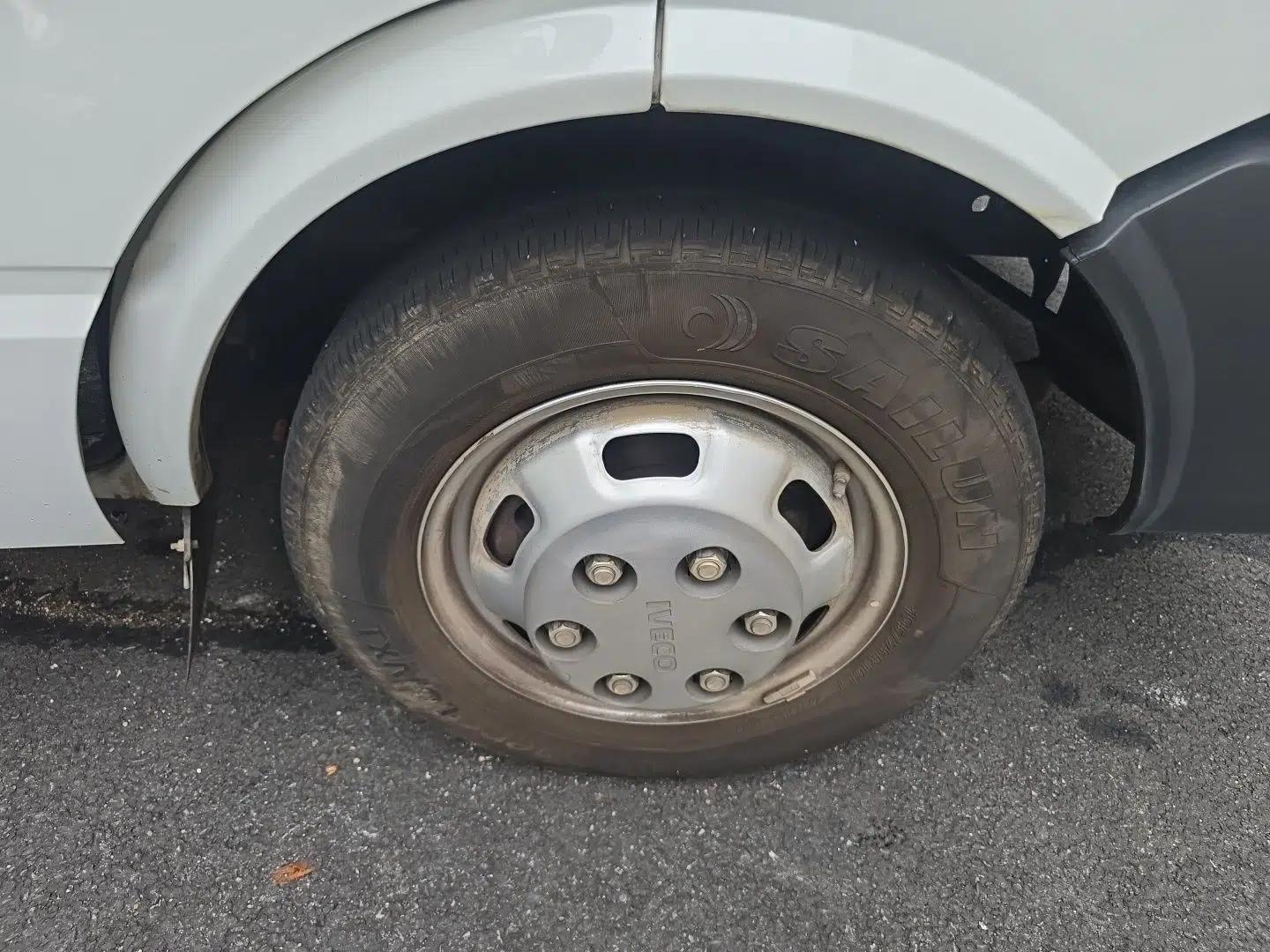 Iveco Daily Manual 6-seat 2.5T diesel — миниатюра 8