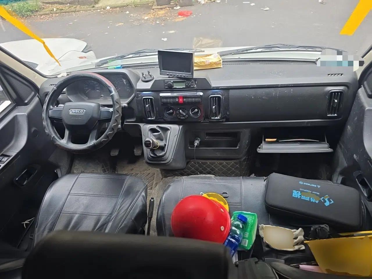 Iveco Daily Manual 6-seat 2.5T diesel — миниатюра 9