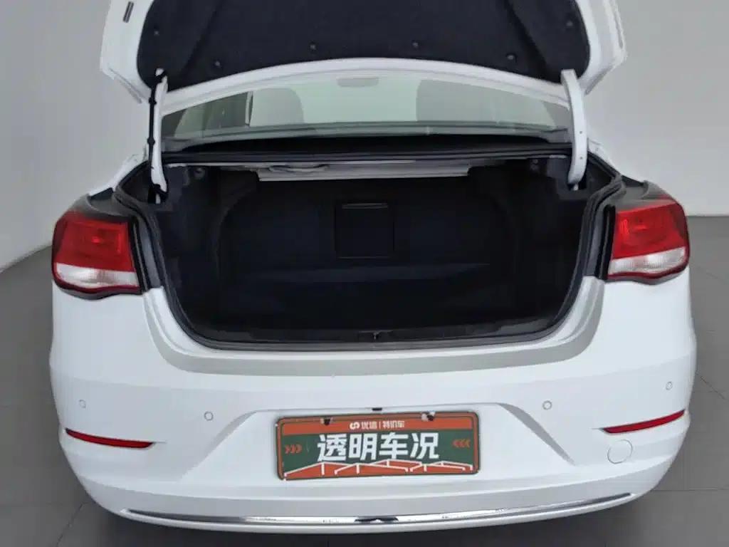 2017 Chevrolet Malibu 1.5T Automatic Luxury Edition — миниатюра 16