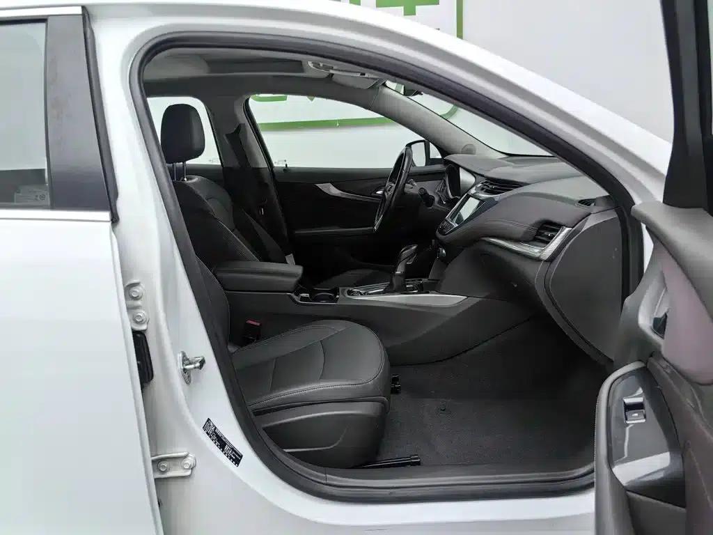 2017 Chevrolet Malibu 1.5T Automatic Luxury Edition — миниатюра 23