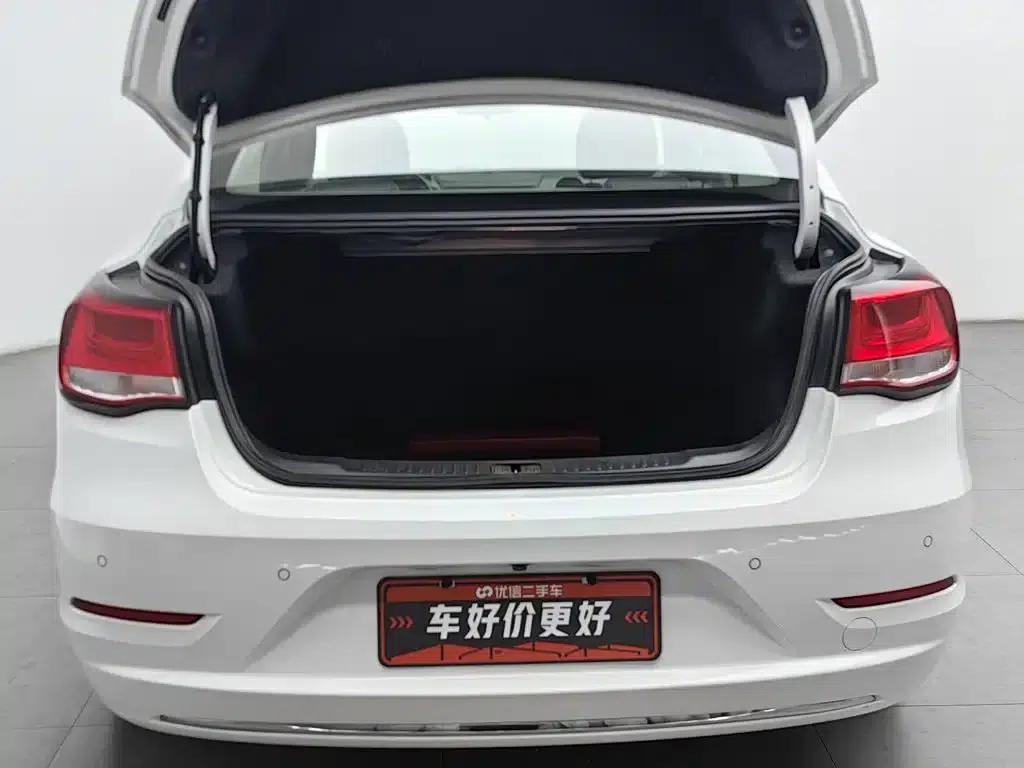 2016 Chevrolet Malibu 2.0L Automatic Luxury Edition — миниатюра 16