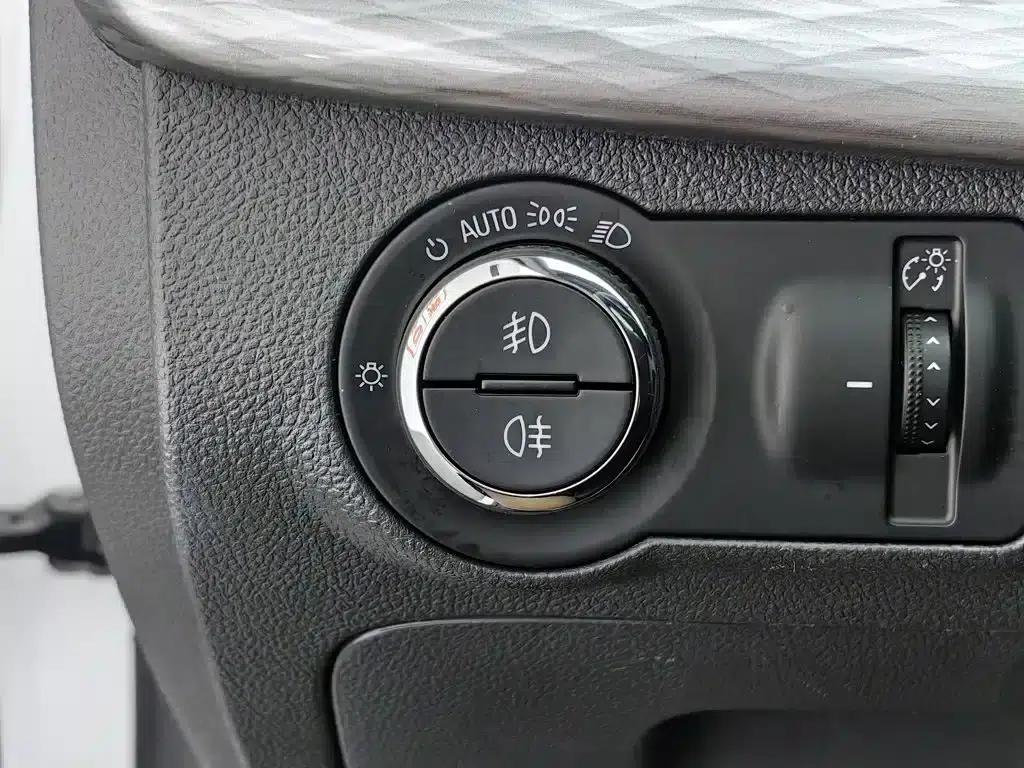 2016 Chevrolet Malibu 2.0L Automatic Luxury Edition — миниатюра 21
