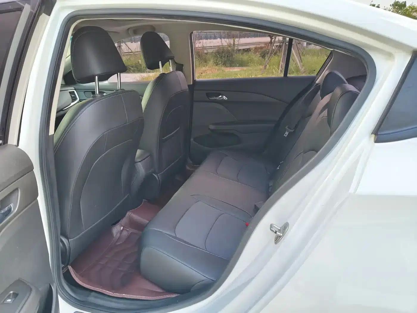 Chevrolet Cruze 2016 1.5L Manual Comfort Edition — миниатюра 9