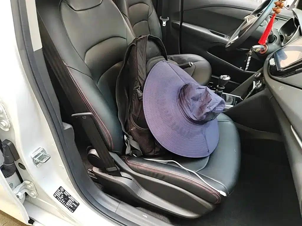 Chevrolet Cruze 2018 320 Manual Enjoy Edition — миниатюра 25