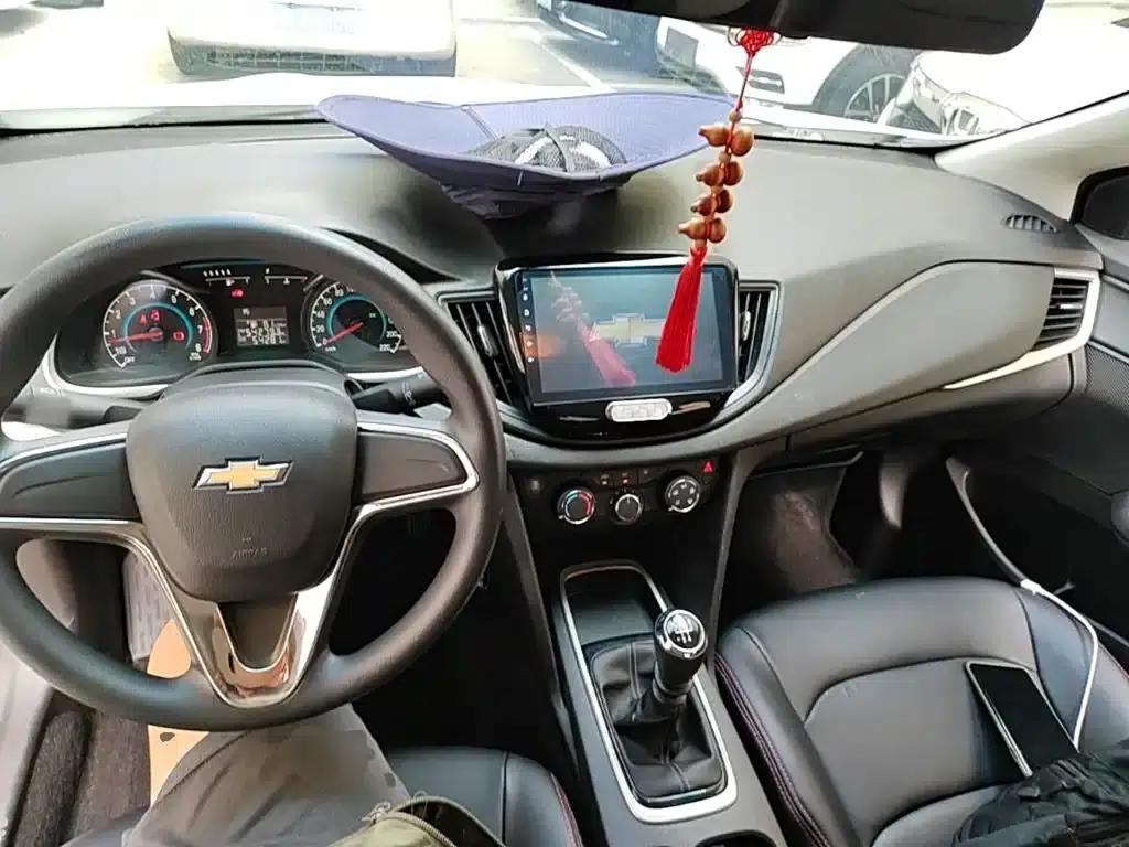 Chevrolet Cruze 2018 320 Manual Enjoy Edition — миниатюра 10