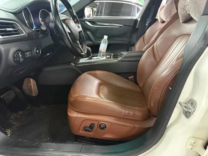 2014 Ghibli 3.0T Standard Edition — миниатюра 11