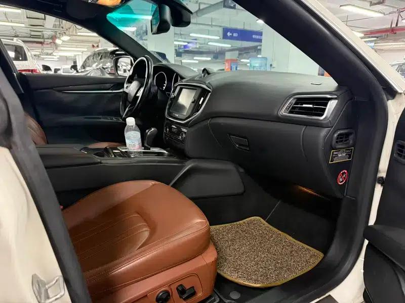 2014 Ghibli 3.0T Standard Edition — миниатюра 10