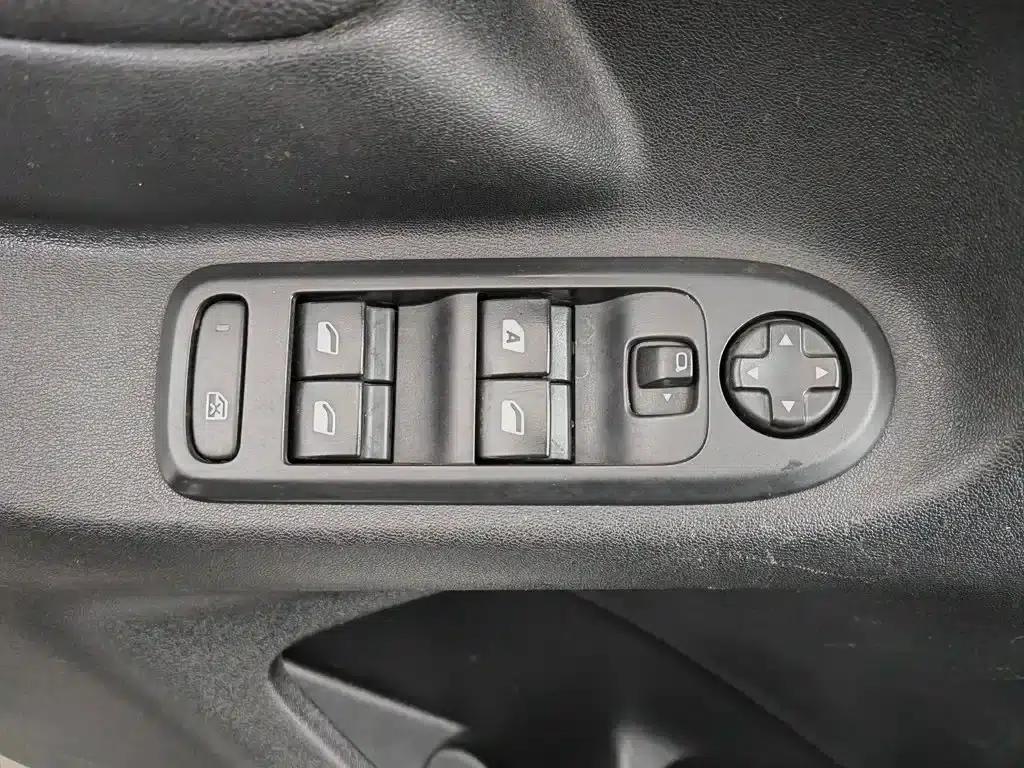 Citroën C3-XR 2015 1.6L Automatic Pioneer Edition — миниатюра 9