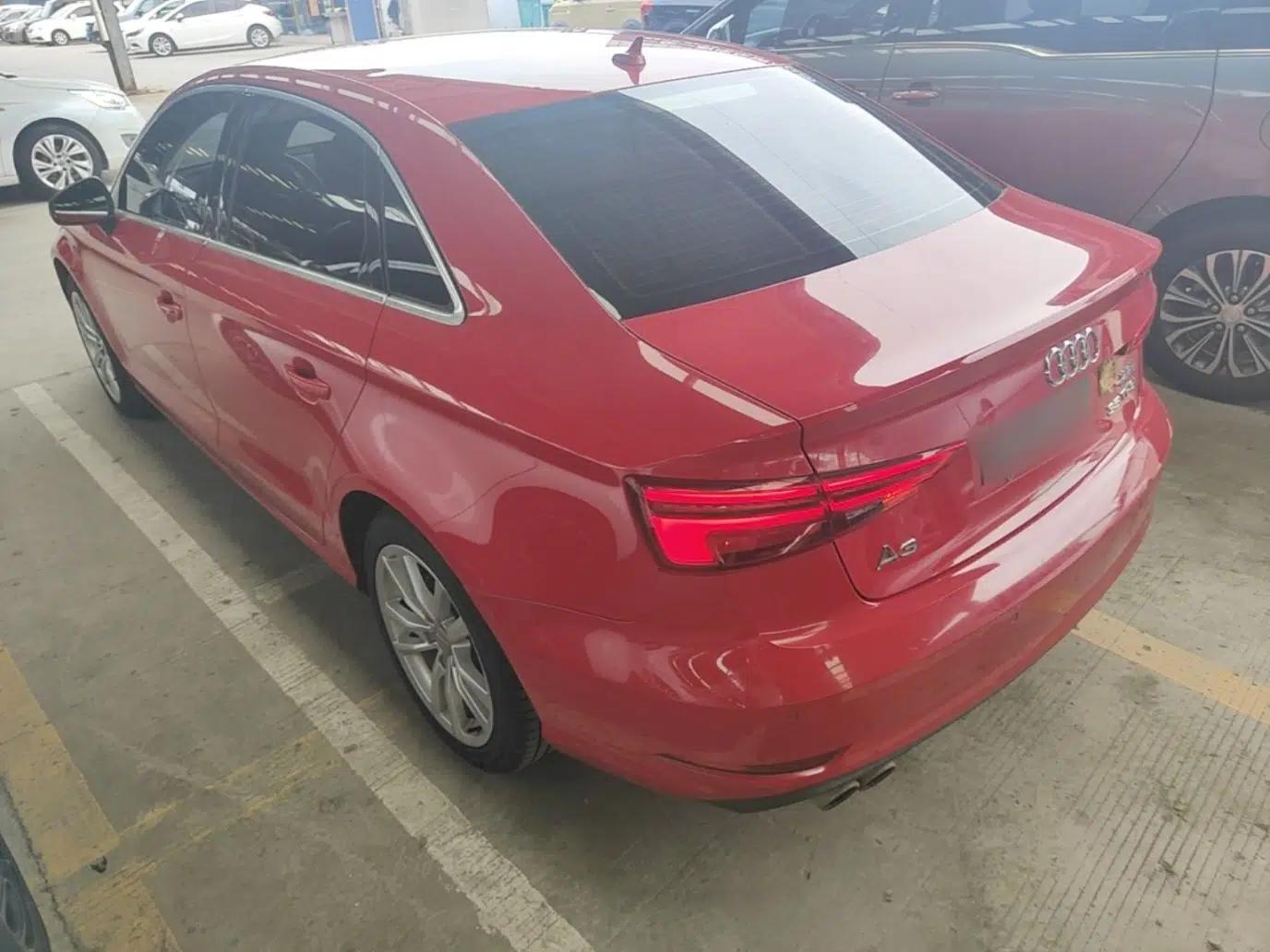 Audi A3 2018 30th Anniversary Edition Limousine 35 TFSI Ambition Model — миниатюра 4