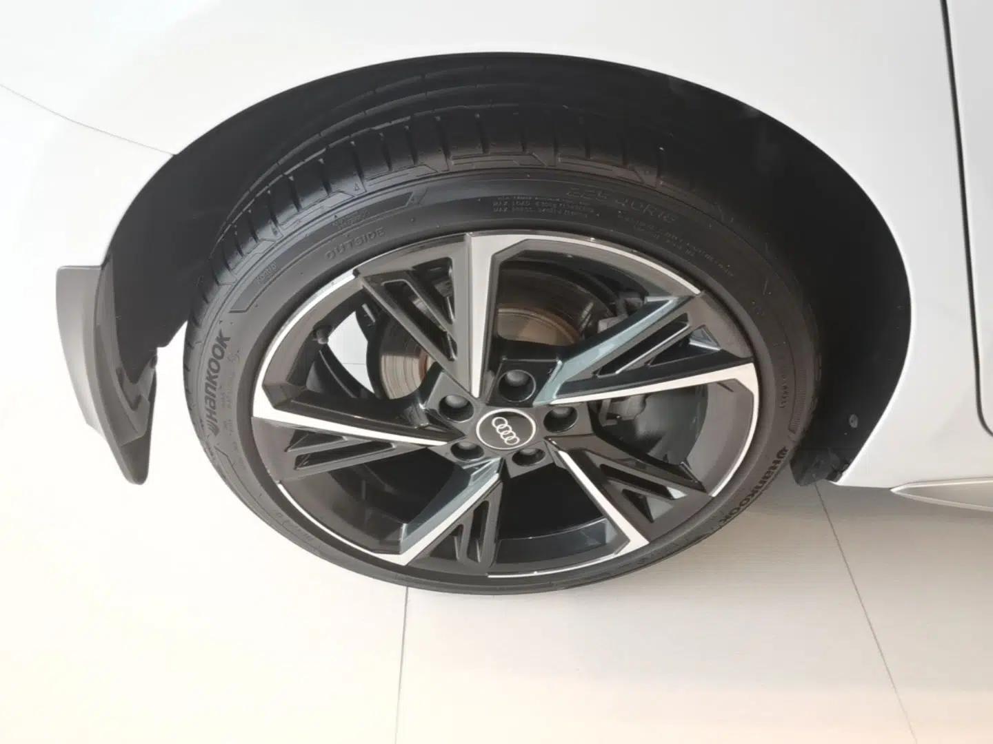 Audi A3 2024 Sportback 35 TFSI Fashionable Sports Model — миниатюра 11