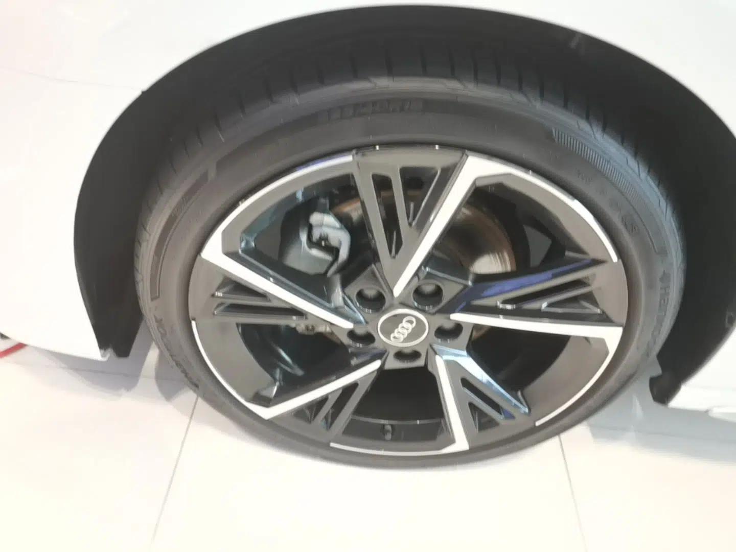 Audi A3 2024 Sportback 35 TFSI Fashionable Sports Model — миниатюра 10