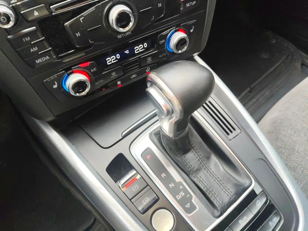 Audi Q5 2018 Collector's Edition 40 TFSI Technology Model — миниатюра 14