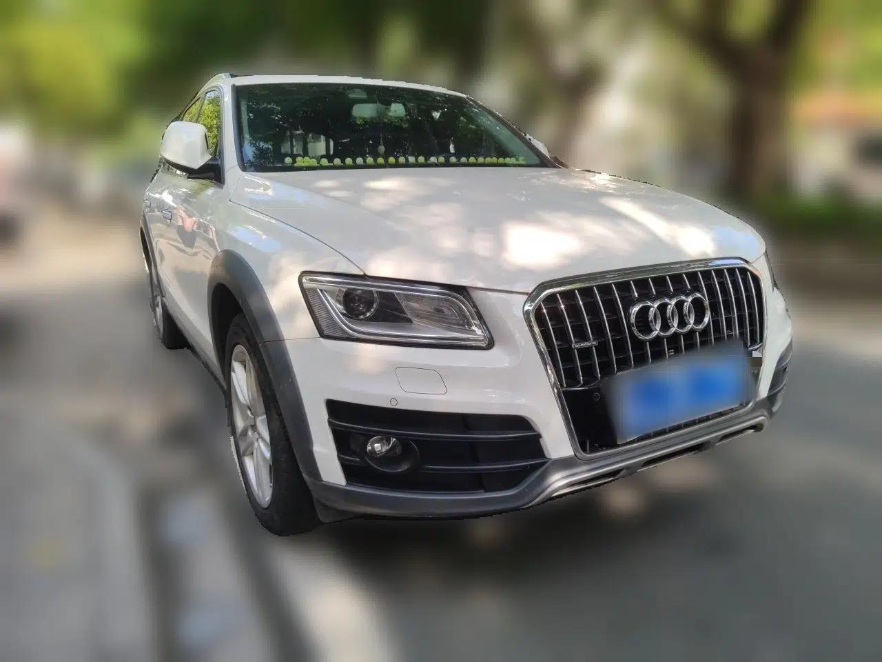 Audi Q5 2018 Collector's Edition 40 TFSI Technology Model — миниатюра 3