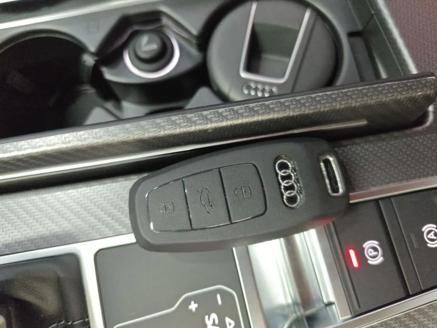 Audi A7L 2024 45 TFSI quattro Black Warrior Edition — миниатюра 29
