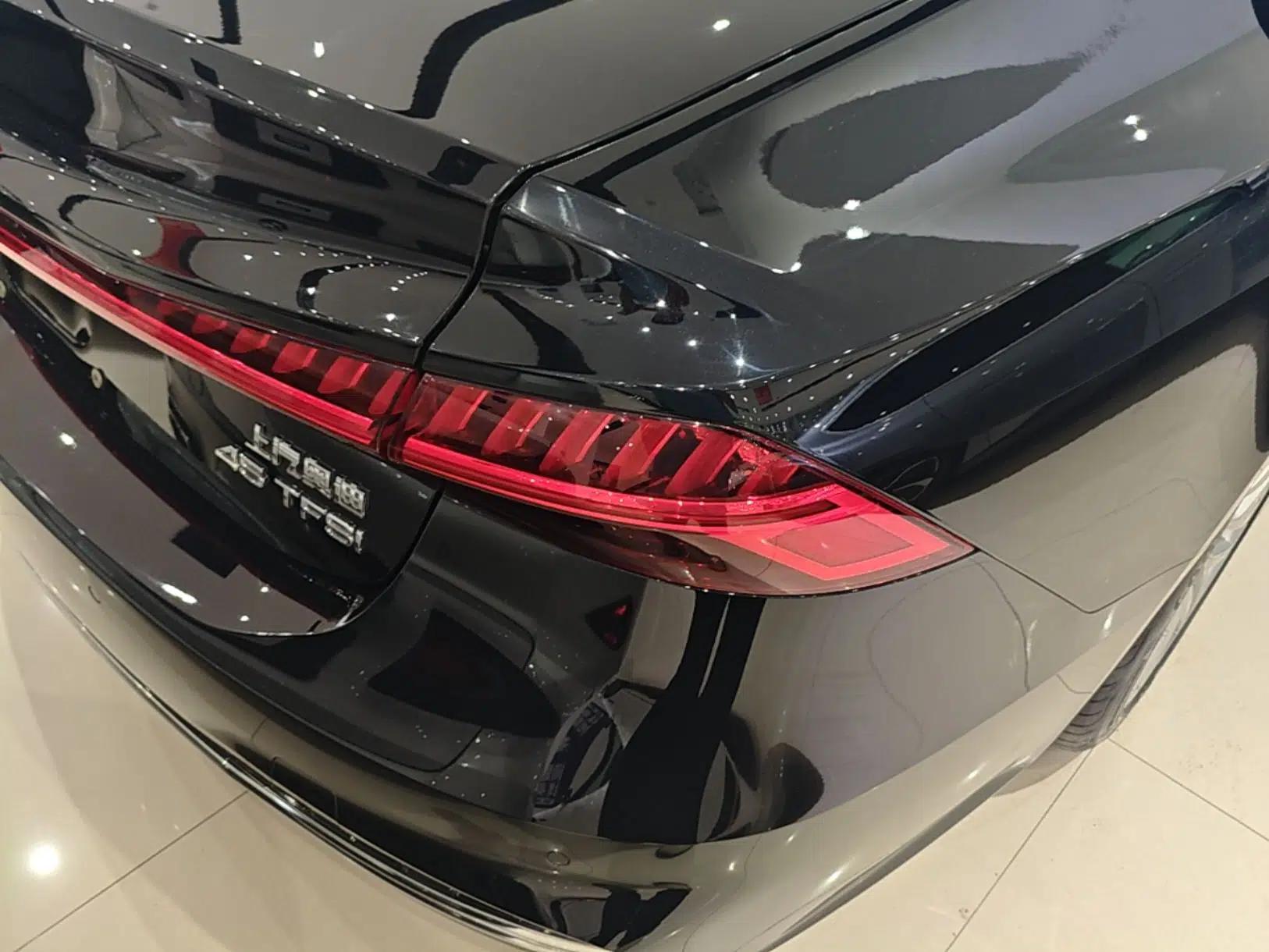 Audi A7L 2024 45TFSI S-line Dream-Building Edition Flow Crystal Package — миниатюра 9