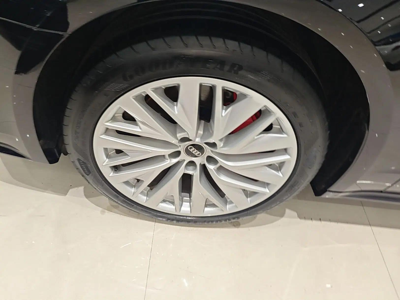Audi A7L 2024 45TFSI S-line Dream-Building Edition Flow Crystal Package — миниатюра 10