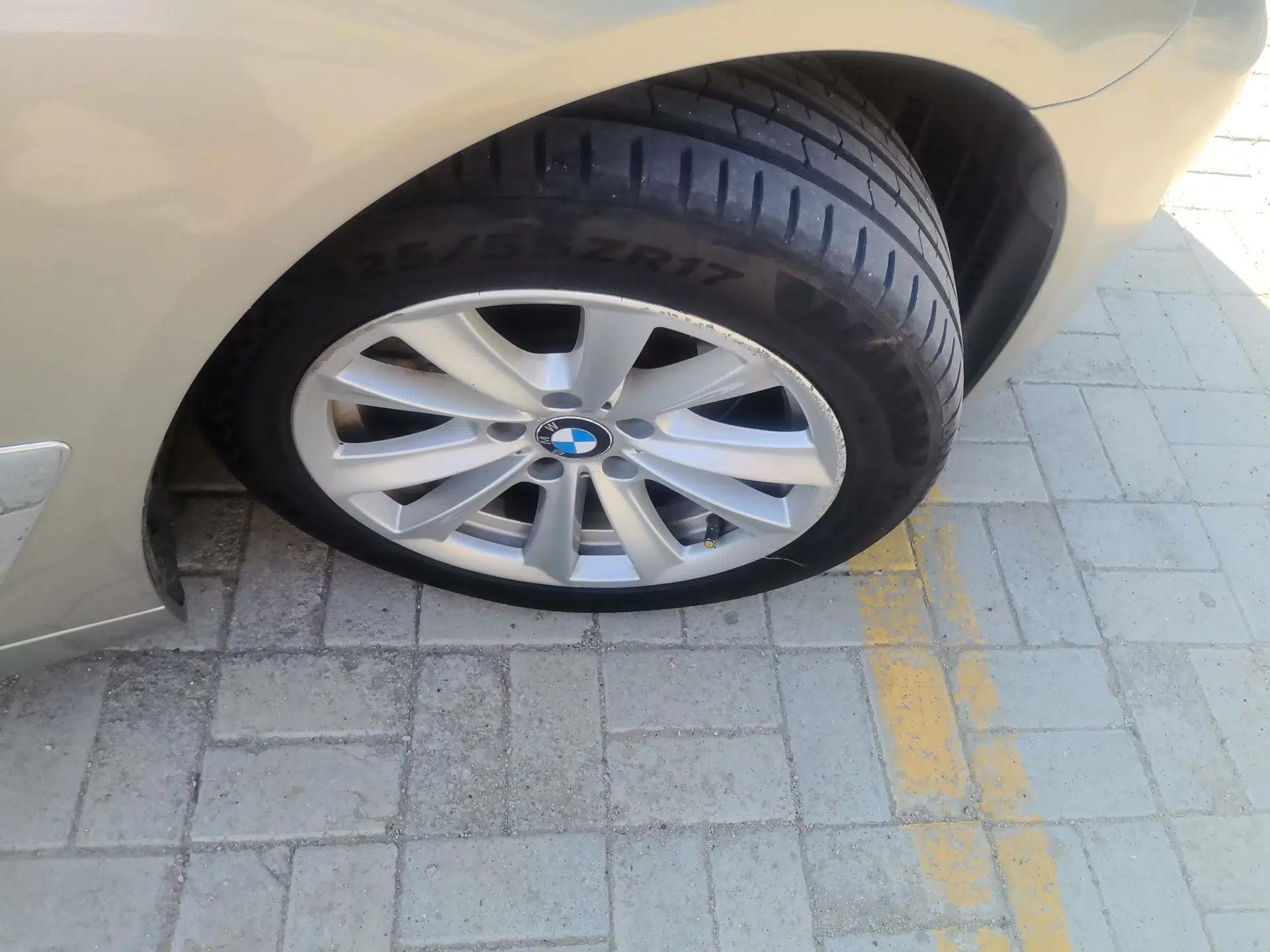 BMW 5 Series 2011 523Li Luxury Model — миниатюра 8