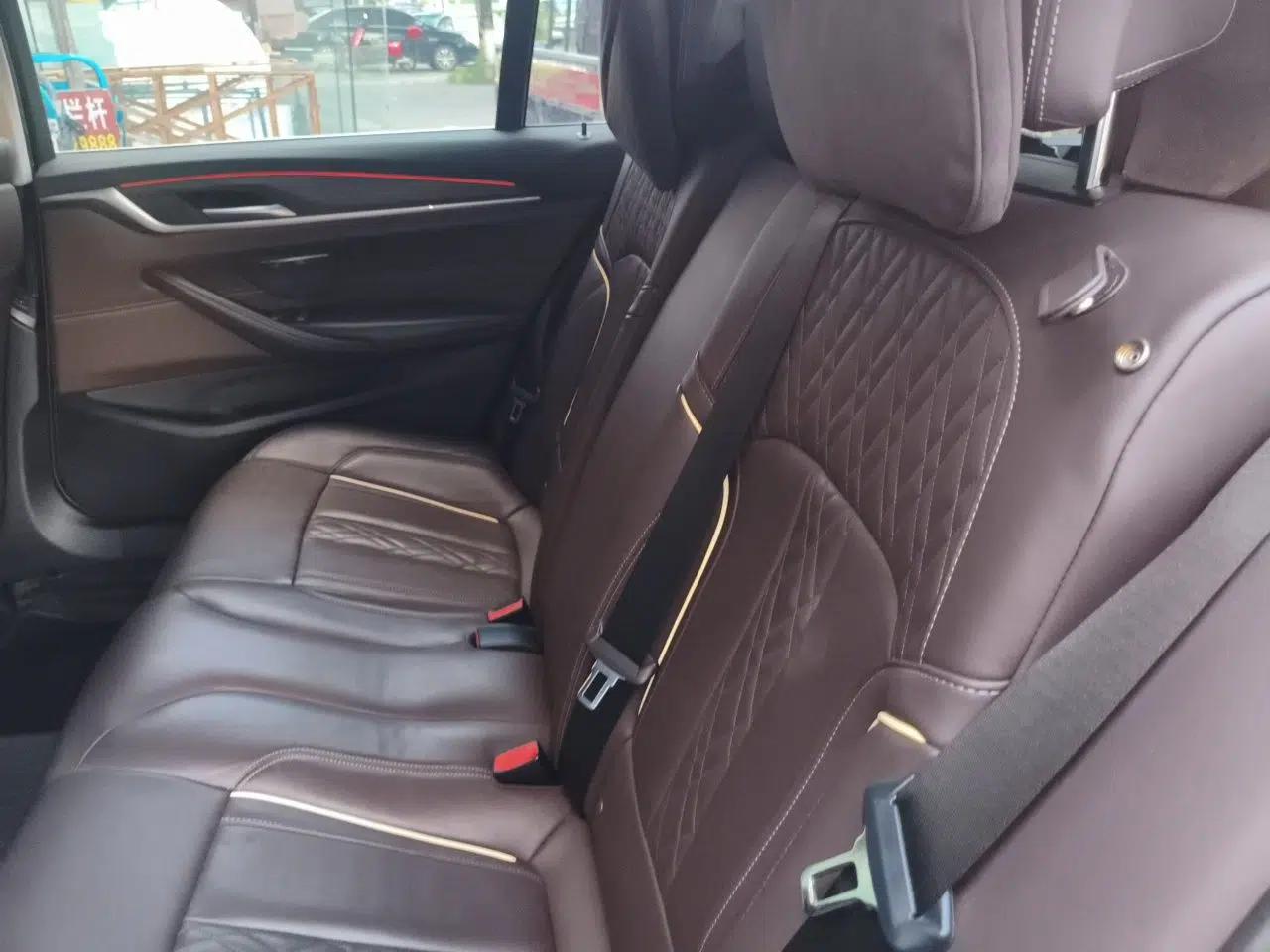 BMW 5 Series New Energy 2019 530Le Luxury Package — миниатюра 17