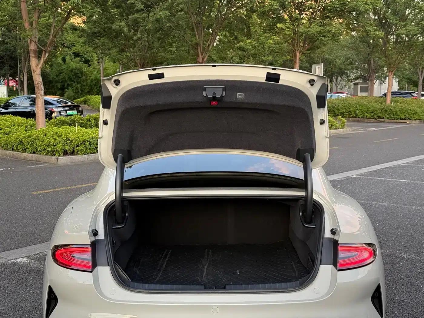 Xiaomi SU7 2024 Rear-Wheel Drive Long-Range Smart Driving Edition — миниатюра 2