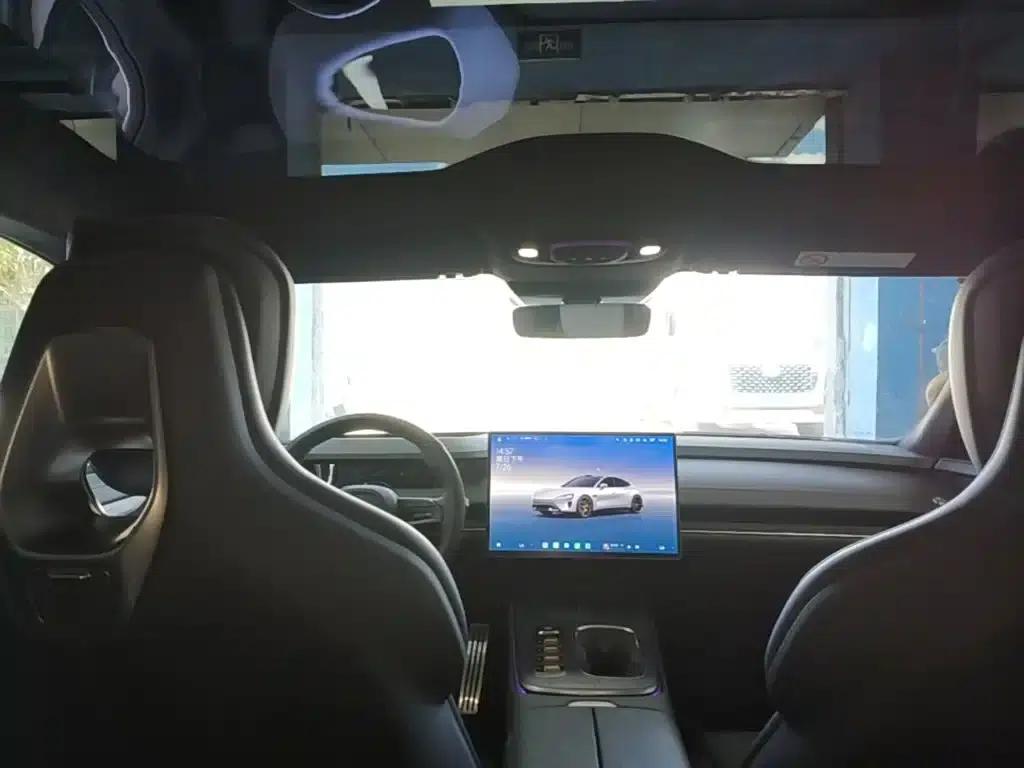 Xiaomi SU7 2024 All-Wheel Drive Long Range High-End Intelligent Driving Max Edition — миниатюра 18