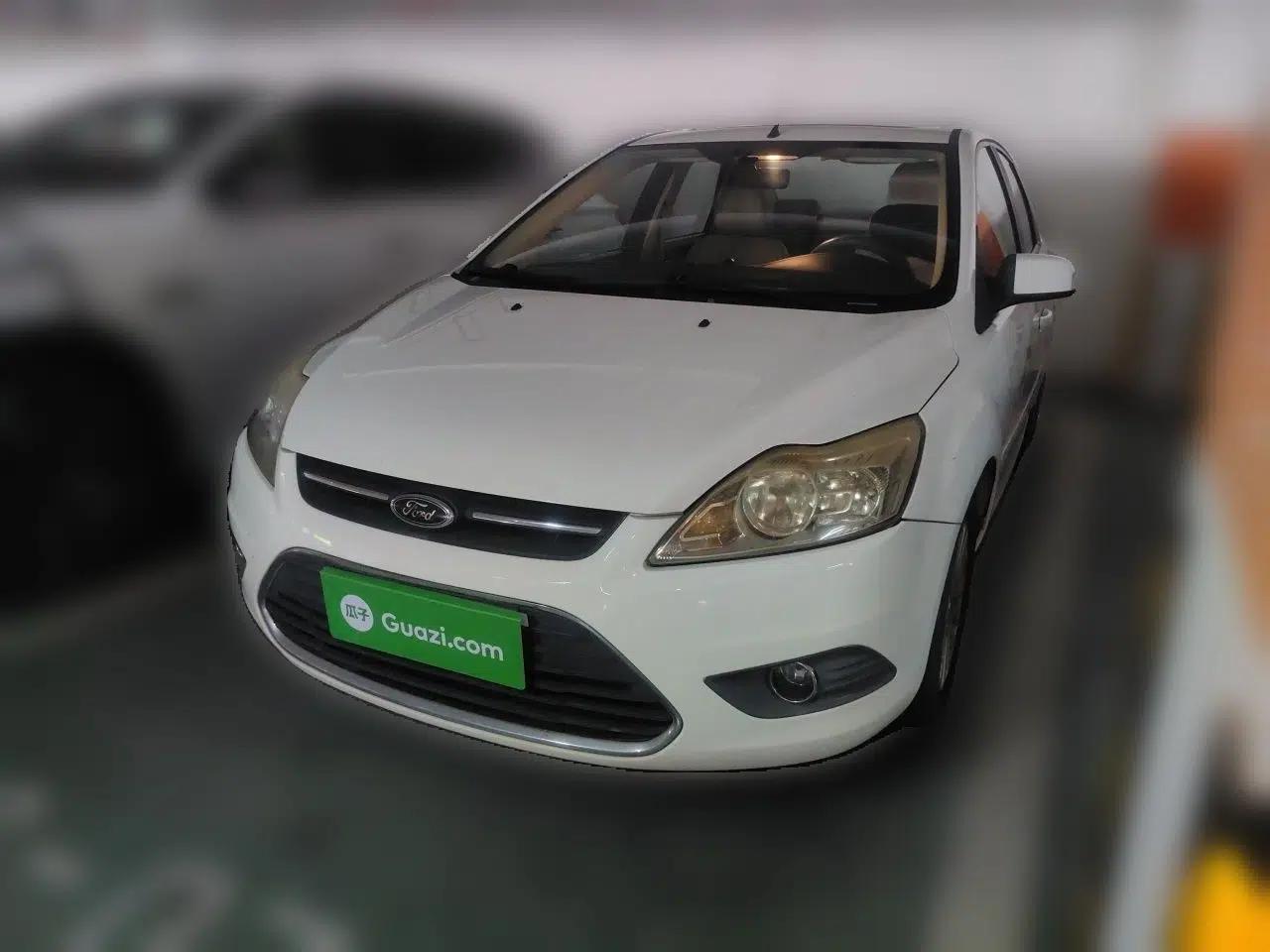Ford Focus 2013 Sedan Classic 1.8L Automatic Fashion Edition — миниатюра 1