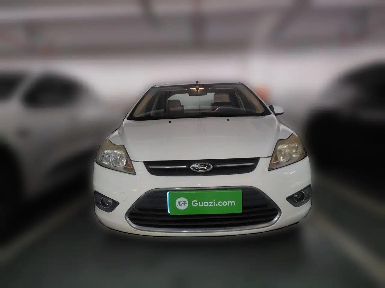 Ford Focus 2013 Sedan Classic 1.8L Automatic Fashion Edition — миниатюра 2