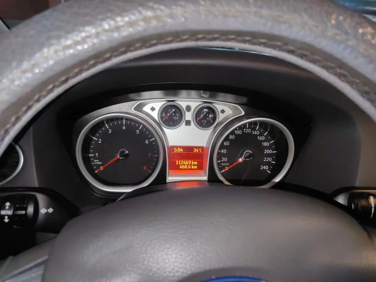 Ford Focus 2013 Sedan Classic 1.8L Automatic Fashion Edition — миниатюра 11
