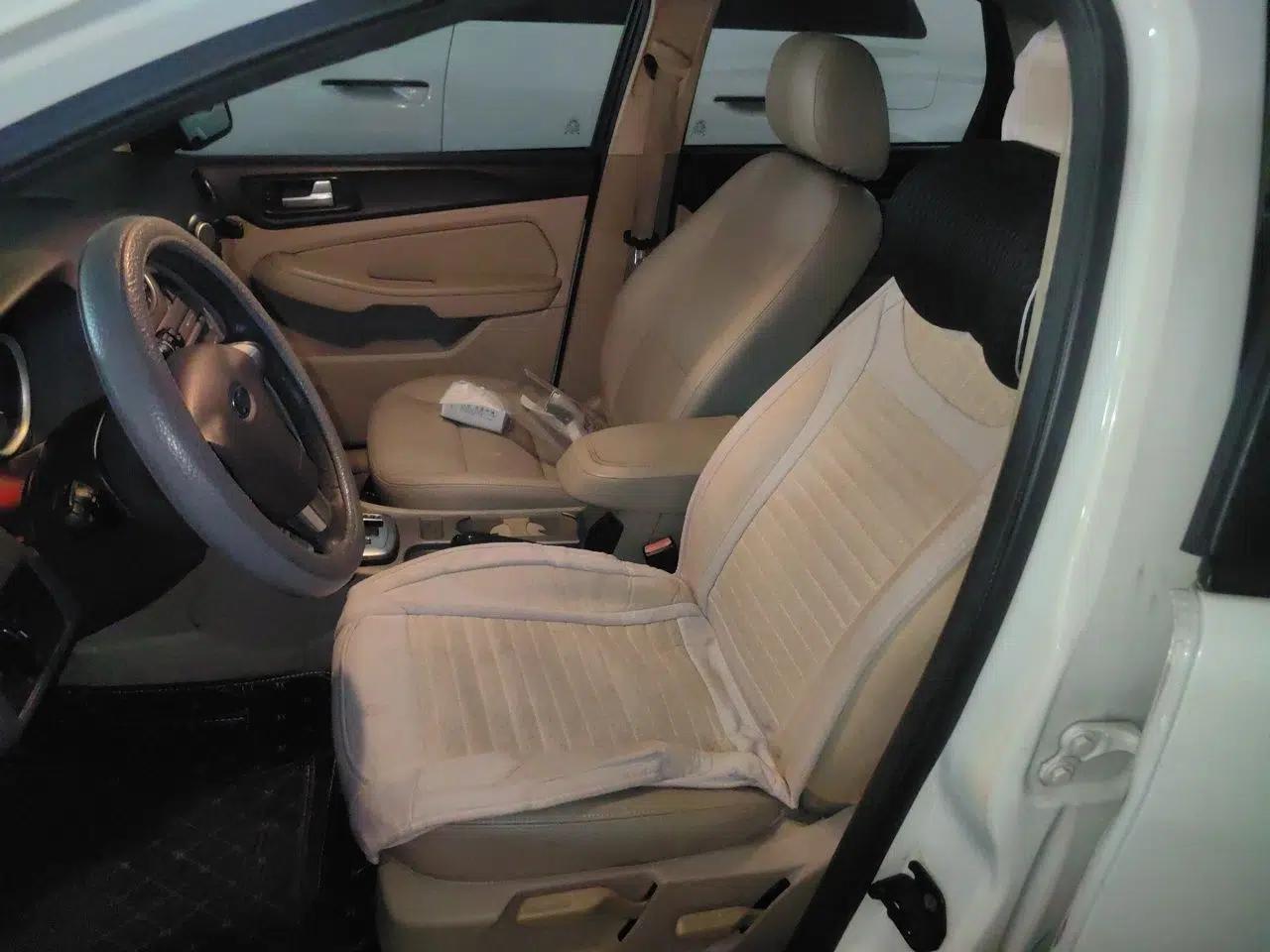 Ford Focus 2013 Sedan Classic 1.8L Automatic Fashion Edition — миниатюра 15