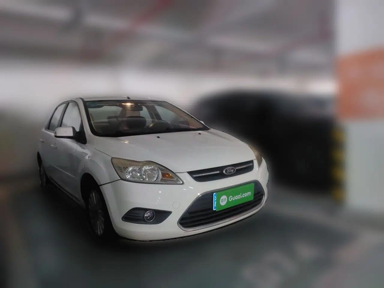 Ford Focus 2013 Sedan Classic 1.8L Automatic Fashion Edition — миниатюра 3